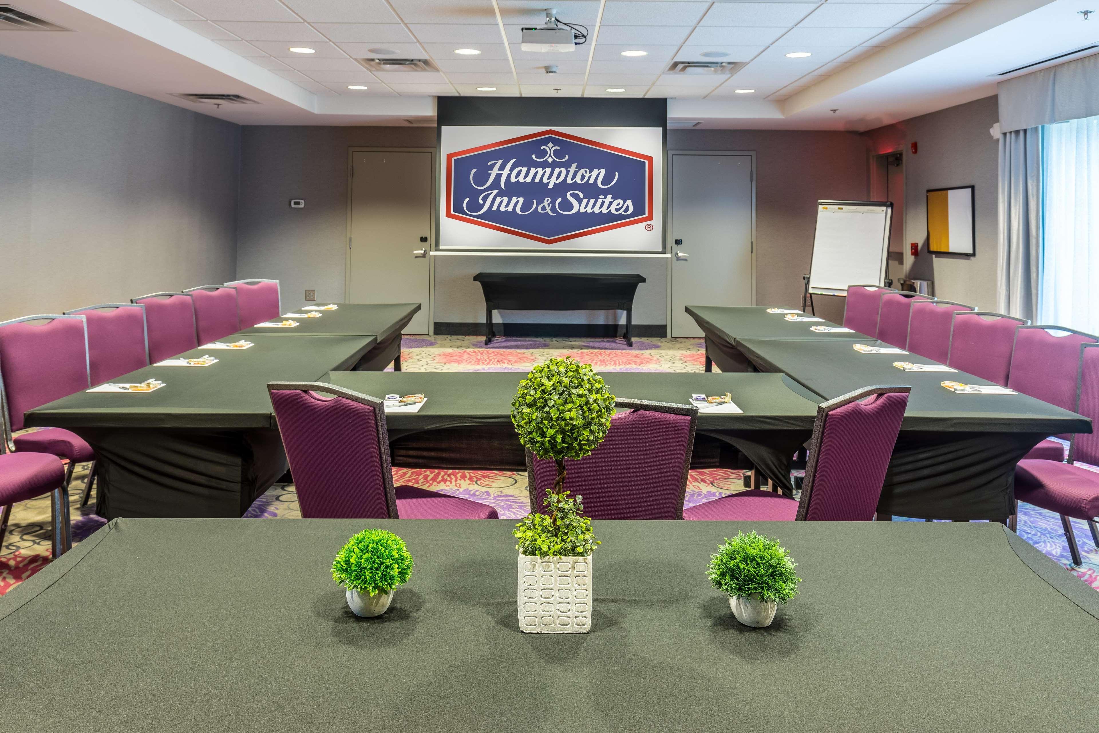 Hampton Inn & Suites Dublin Exterior photo