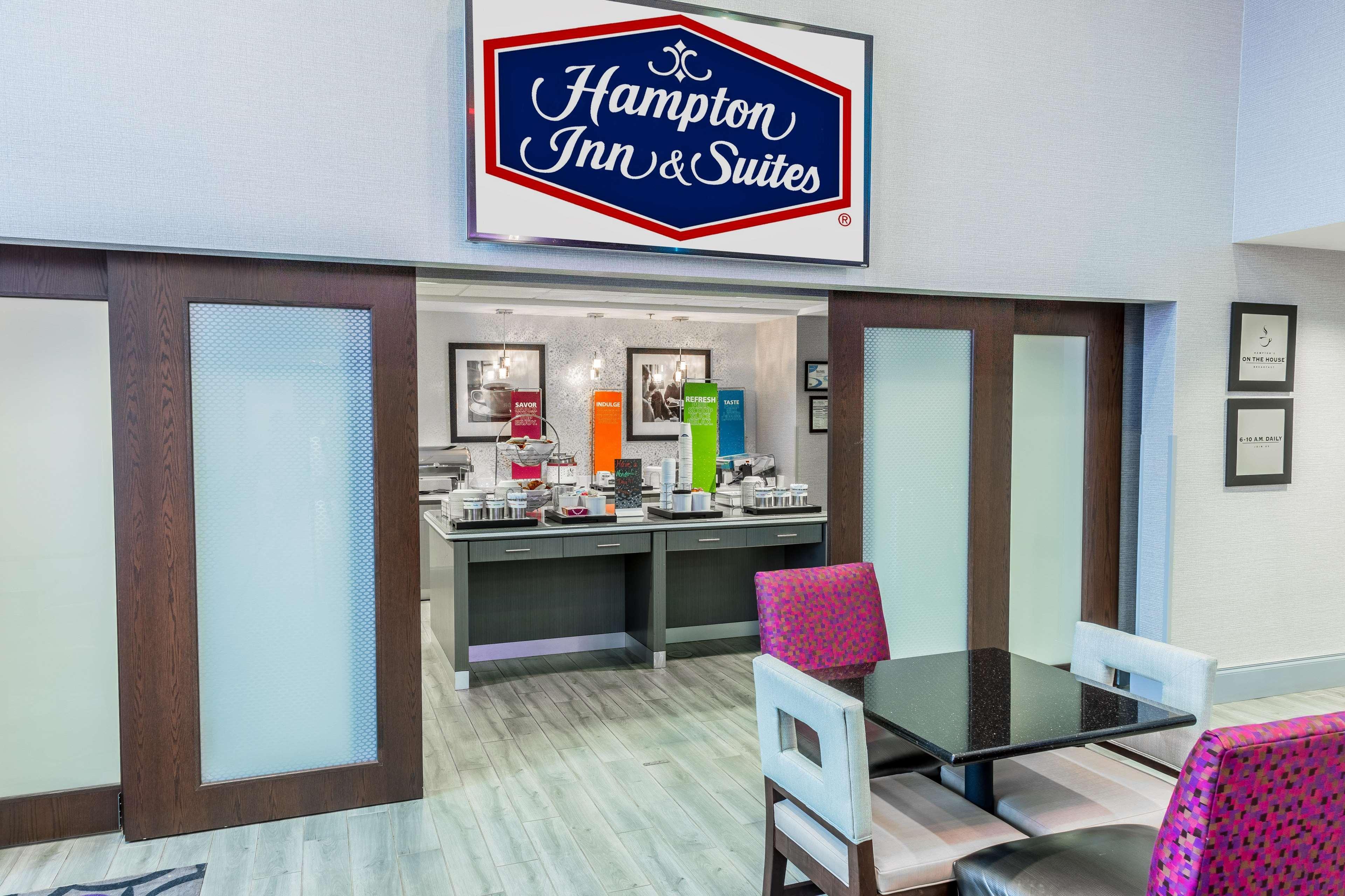 Hampton Inn & Suites Dublin Exterior photo