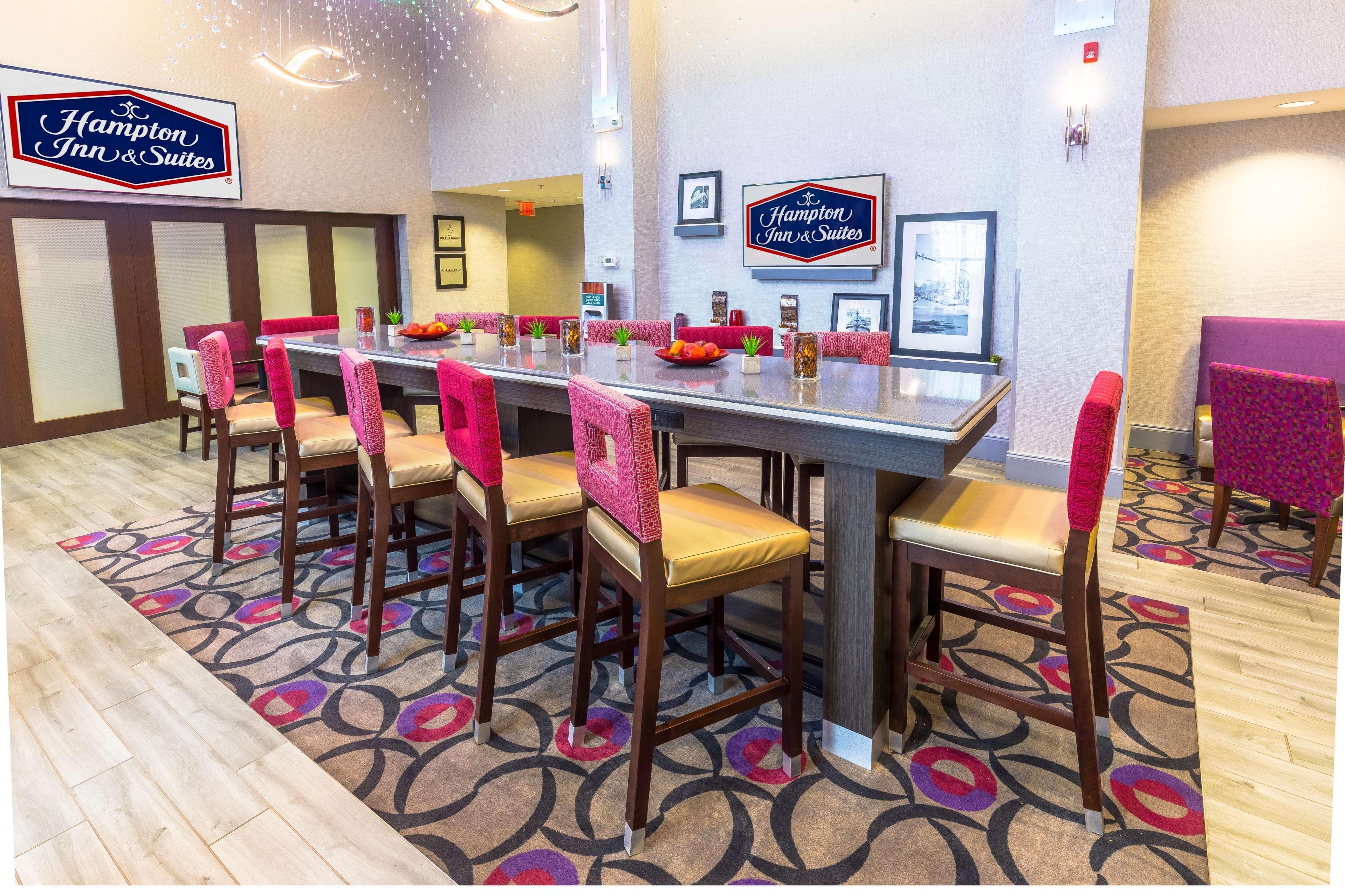 Hampton Inn & Suites Dublin Exterior photo
