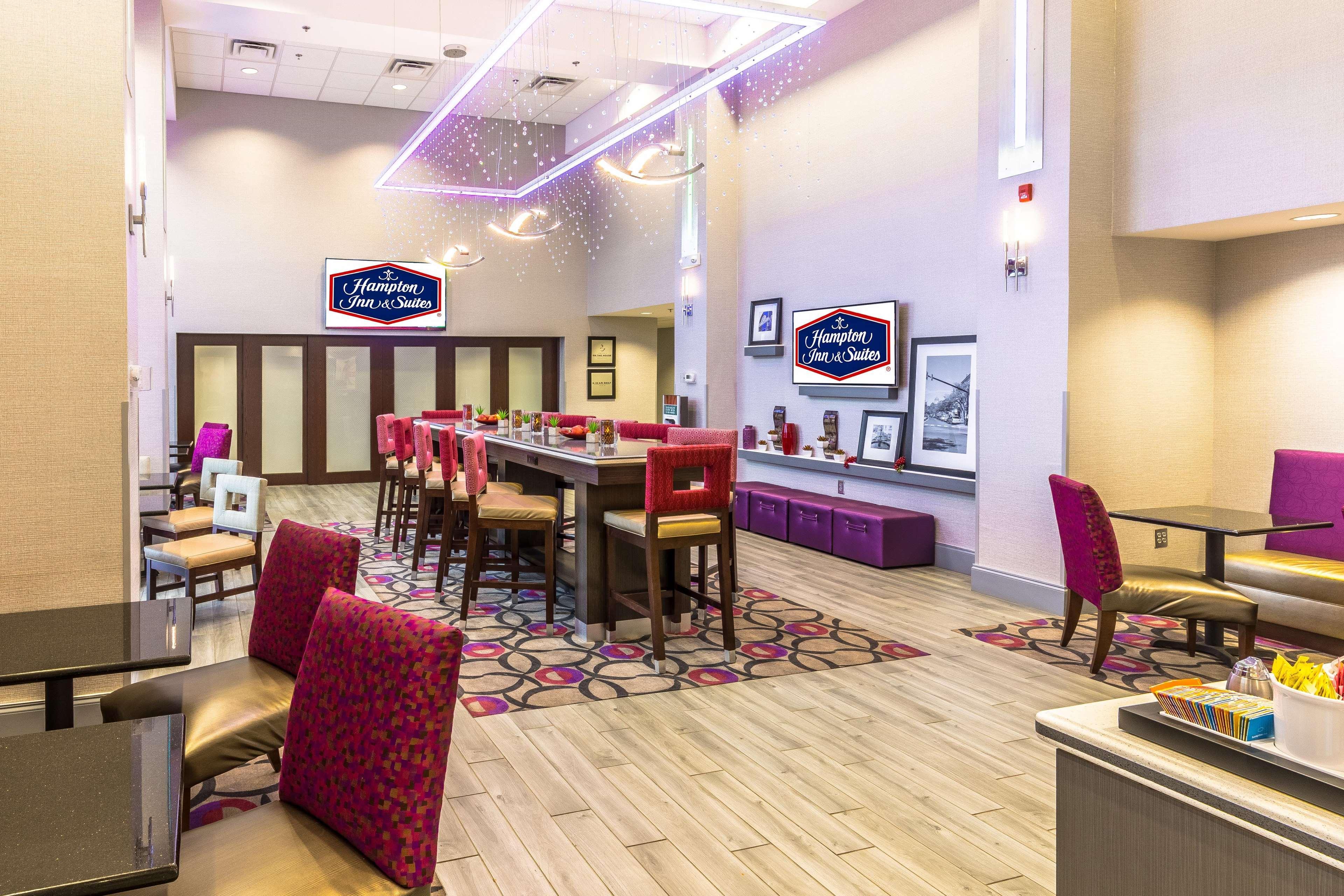 Hampton Inn & Suites Dublin Exterior photo