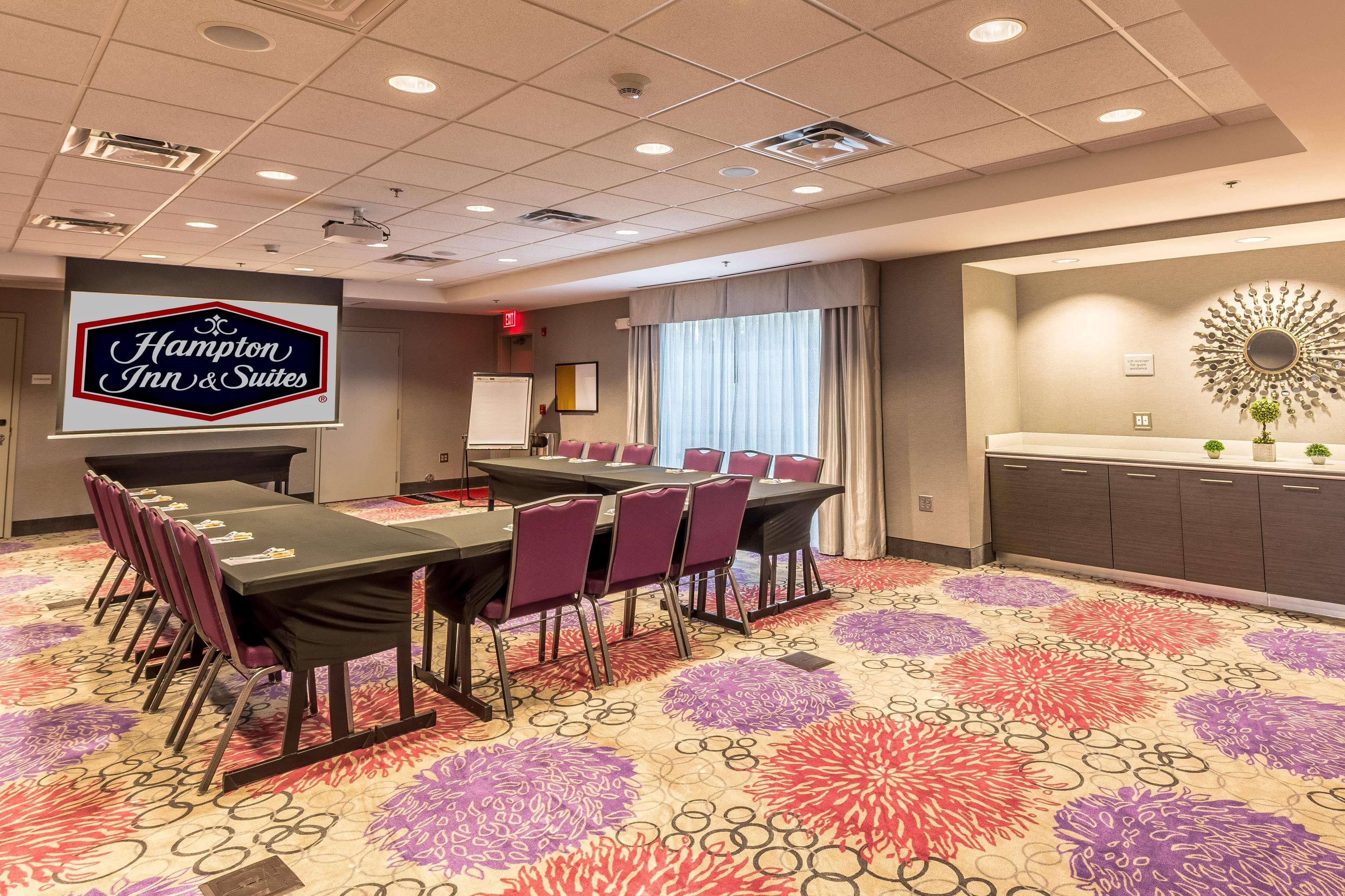 Hampton Inn & Suites Dublin Exterior photo