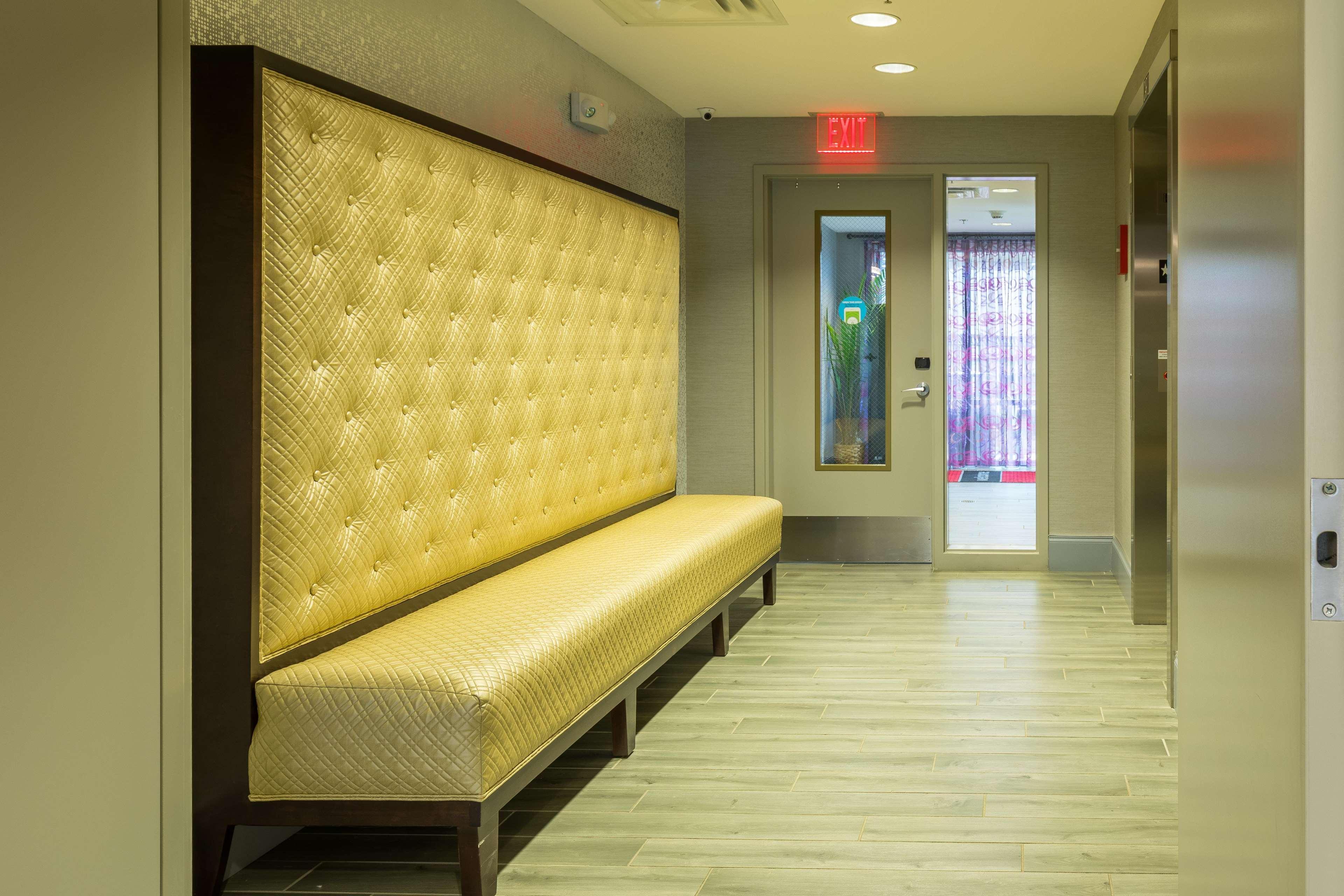 Hampton Inn & Suites Dublin Exterior photo