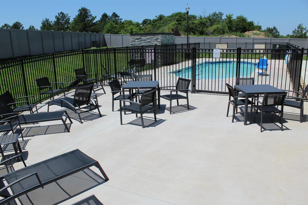 Hampton Inn & Suites Dublin Exterior photo